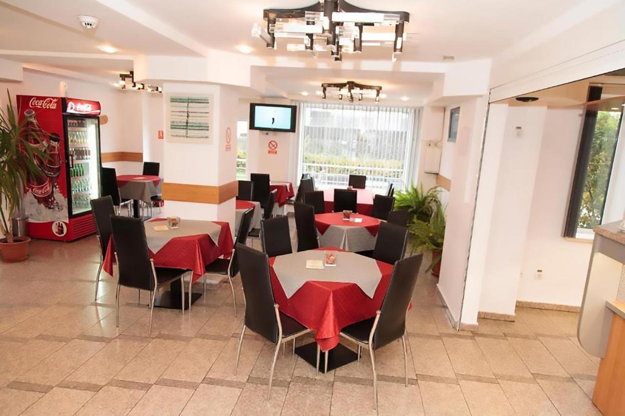 Plus Hotel Craiova Extérieur photo
