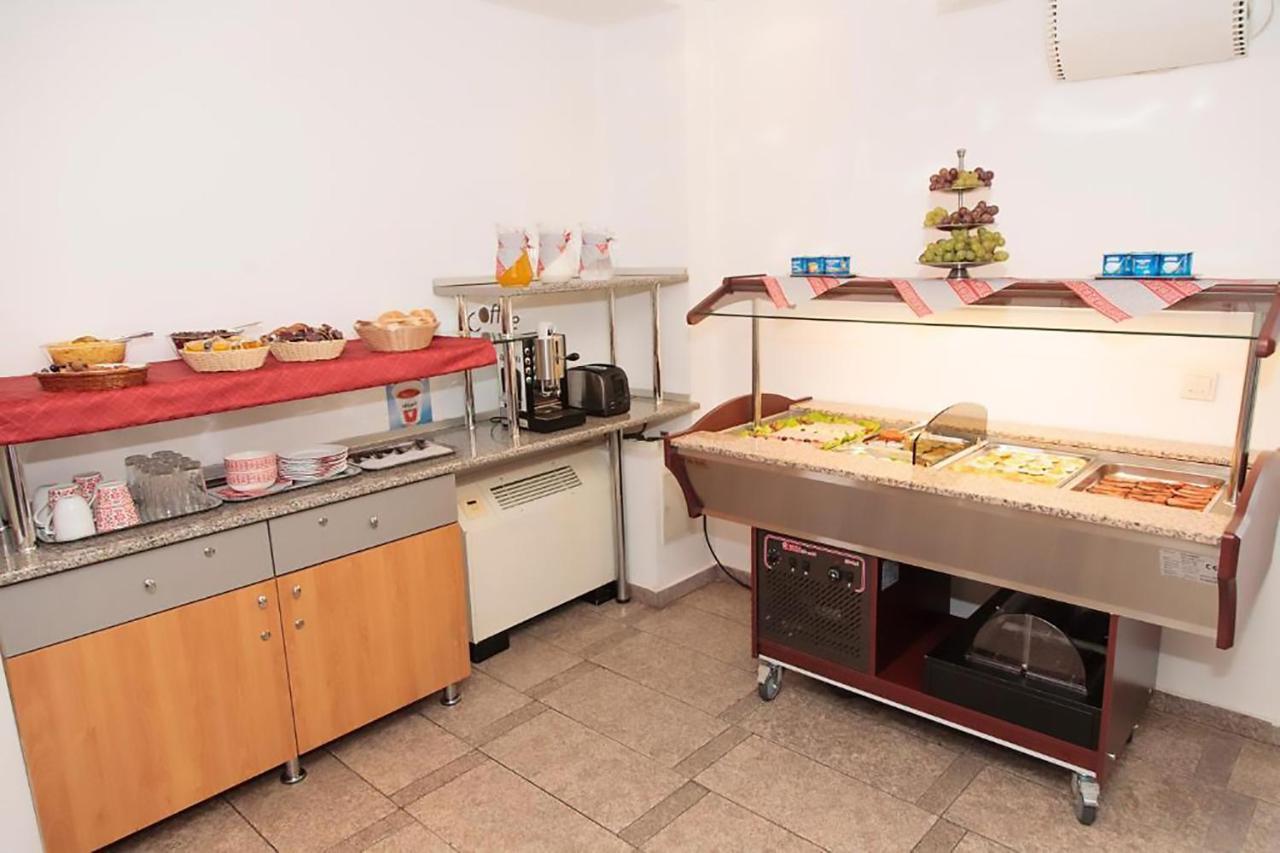 Plus Hotel Craiova Extérieur photo
