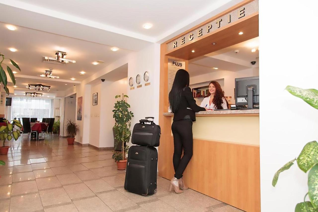 Plus Hotel Craiova Extérieur photo