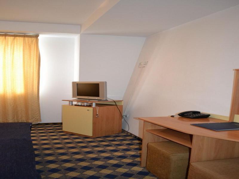Plus Hotel Craiova Extérieur photo