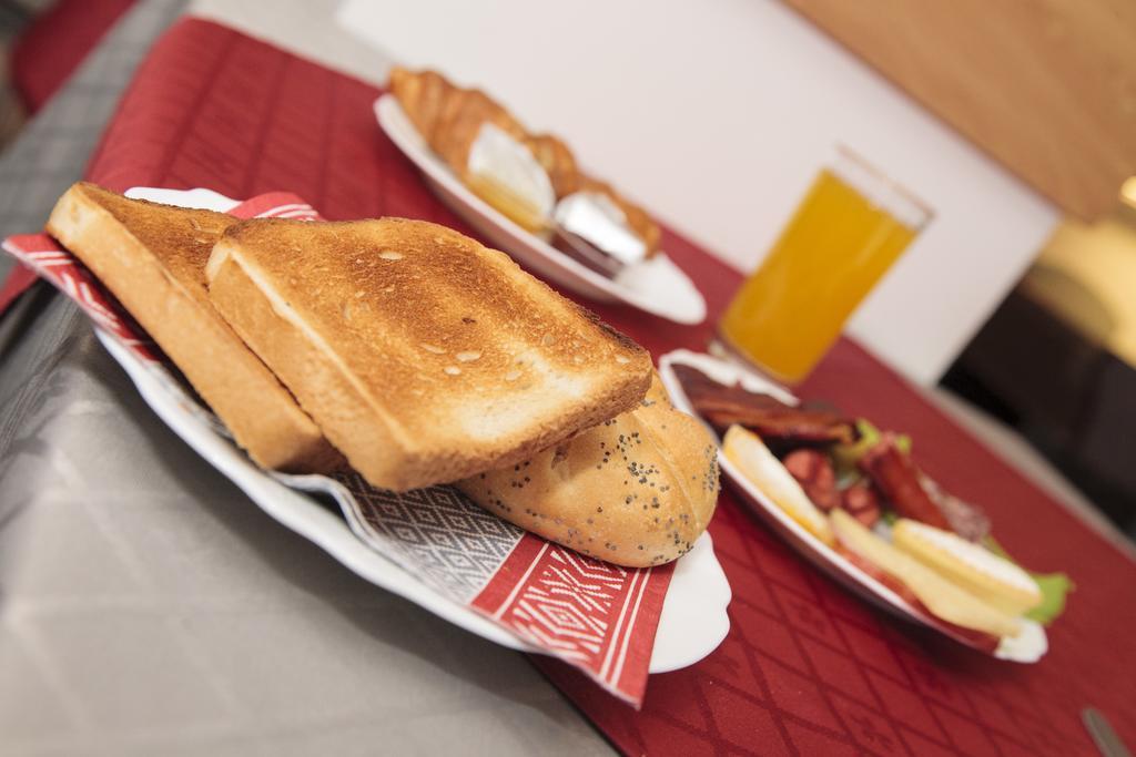Plus Hotel Craiova Extérieur photo