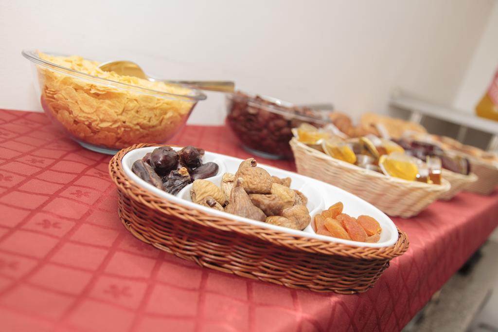 Plus Hotel Craiova Extérieur photo