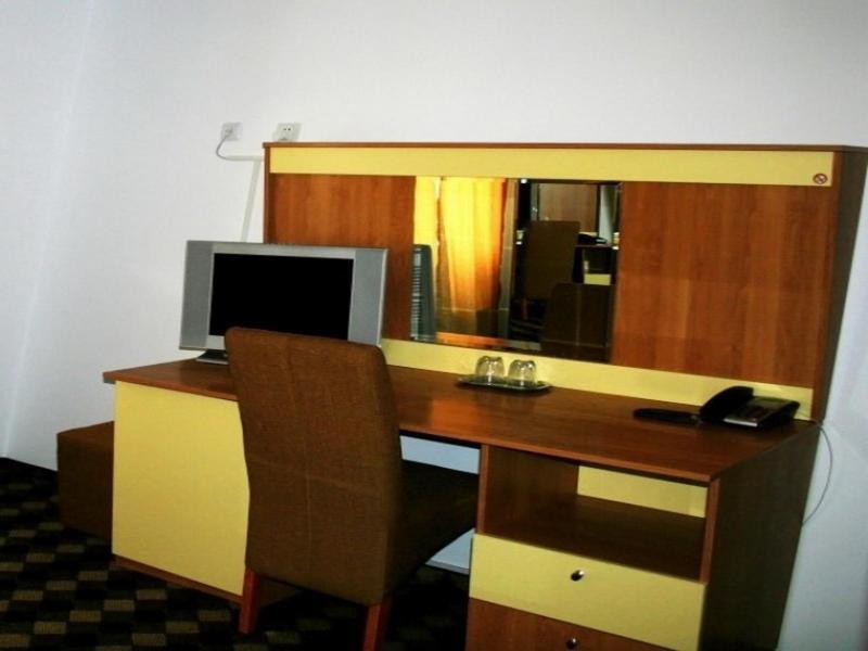 Plus Hotel Craiova Extérieur photo
